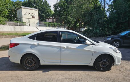 Hyundai Solaris II рестайлинг, 2011 год, 870 000 рублей, 3 фотография