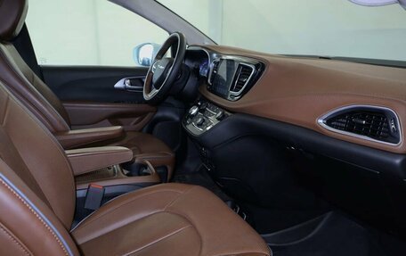Chrysler Pacifica (RU), 2018 год, 2 950 000 рублей, 16 фотография