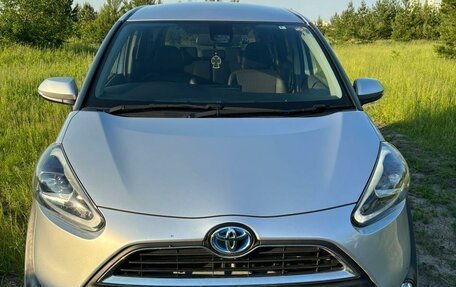 Toyota Sienta II, 2018 год, 1 820 000 рублей, 2 фотография