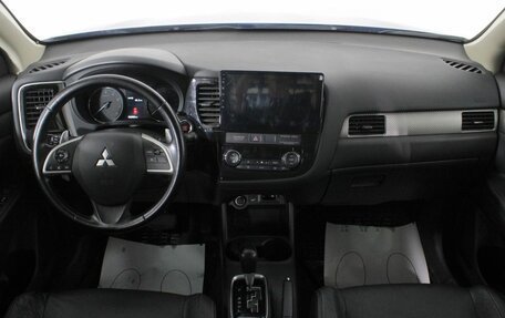 Mitsubishi Outlander III рестайлинг 3, 2014 год, 1 780 000 рублей, 11 фотография