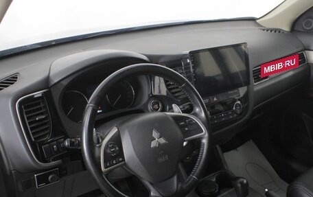 Mitsubishi Outlander III рестайлинг 3, 2014 год, 1 780 000 рублей, 13 фотография