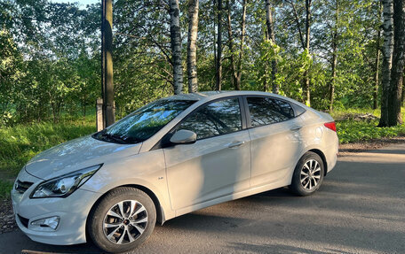 Hyundai Solaris II рестайлинг, 2015 год, 1 250 000 рублей, 2 фотография