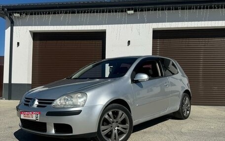 Volkswagen Golf V, 2004 год, 555 000 рублей, 1 фотография