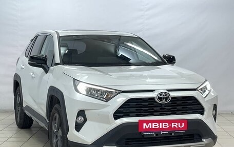 Toyota RAV4, 2022 год, 4 199 000 рублей, 2 фотография