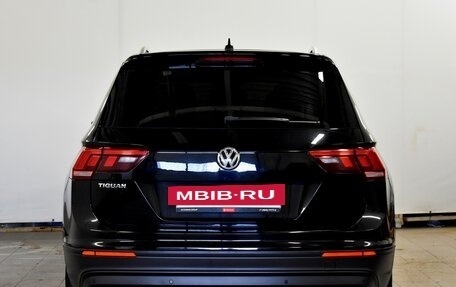Volkswagen Tiguan II, 2018 год, 1 850 000 рублей, 4 фотография