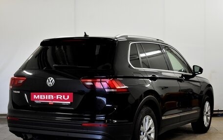 Volkswagen Tiguan II, 2018 год, 1 850 000 рублей, 3 фотография