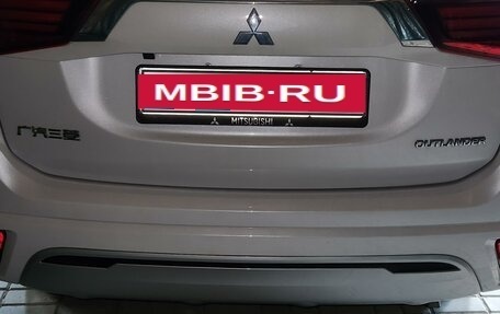 Mitsubishi Outlander III рестайлинг 3, 2022 год, 2 990 000 рублей, 2 фотография