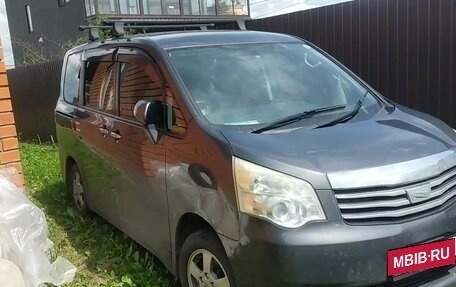 Toyota Noah III, 2010 год, 1 450 000 рублей, 5 фотография