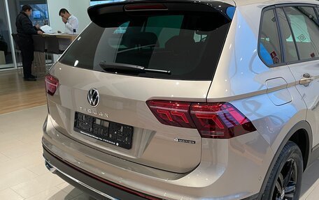 Volkswagen Tiguan II, 2021 год, 3 915 000 рублей, 4 фотография