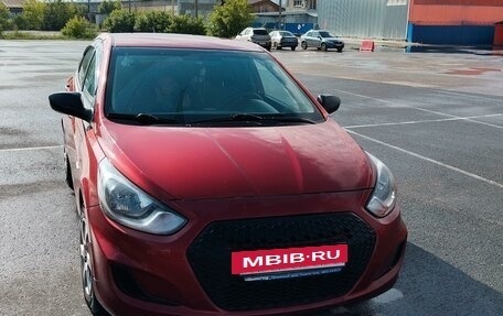 Hyundai Solaris II рестайлинг, 2012 год, 690 000 рублей, 2 фотография