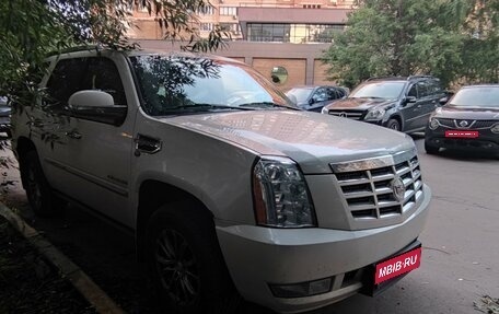 Cadillac Escalade III, 2011 год, 2 700 000 рублей, 1 фотография