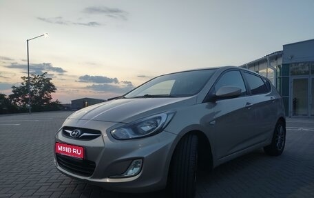 Hyundai Solaris II рестайлинг, 2012 год, 915 000 рублей, 1 фотография