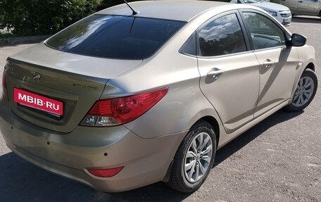 Hyundai Solaris II рестайлинг, 2011 год, 750 000 рублей, 3 фотография