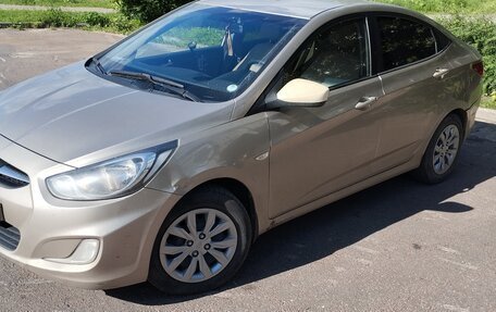 Hyundai Solaris II рестайлинг, 2011 год, 750 000 рублей, 5 фотография