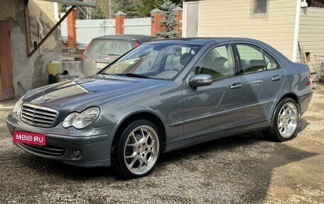 Mercedes-Benz C-Класс, 2005 год, 1 100 000 рублей, 1 фотография