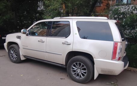 Cadillac Escalade III, 2011 год, 2 700 000 рублей, 3 фотография