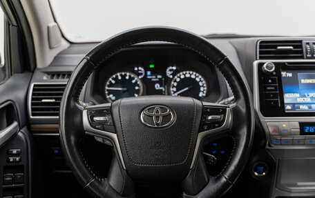 Toyota Land Cruiser Prado 150 рестайлинг 2, 2020 год, 7 690 000 рублей, 13 фотография
