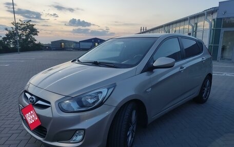 Hyundai Solaris II рестайлинг, 2012 год, 915 000 рублей, 2 фотография