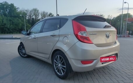 Hyundai Solaris II рестайлинг, 2012 год, 915 000 рублей, 5 фотография