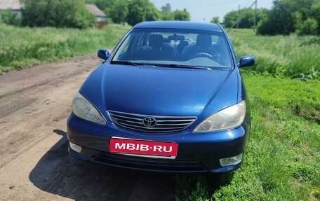 Toyota Camry V40, 2005 год, 970 000 рублей, 1 фотография