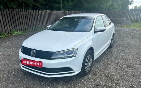 Volkswagen Jetta VI, 2015 год, 1 050 000 рублей, 2 фотография