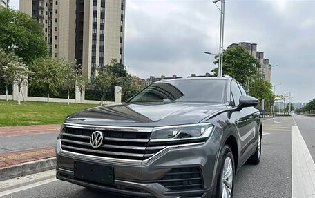 Volkswagen Touareg III, 2019 год, 4 017 000 рублей, 1 фотография