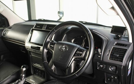 Toyota Land Cruiser Prado 150 рестайлинг 2, 2017 год, 4 599 995 рублей, 10 фотография