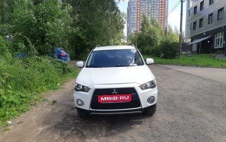 Mitsubishi Outlander III рестайлинг 3, 2011 год, 1 280 000 рублей, 2 фотография