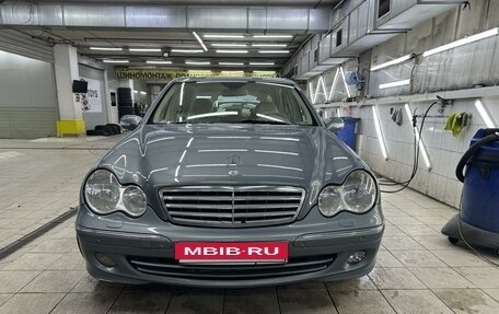 Mercedes-Benz C-Класс, 2005 год, 1 100 000 рублей, 2 фотография