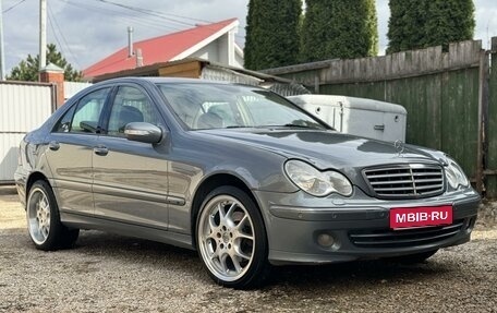 Mercedes-Benz C-Класс, 2005 год, 1 100 000 рублей, 3 фотография