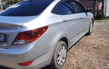 Hyundai Solaris II рестайлинг, 2011 год, 860 000 рублей, 3 фотография