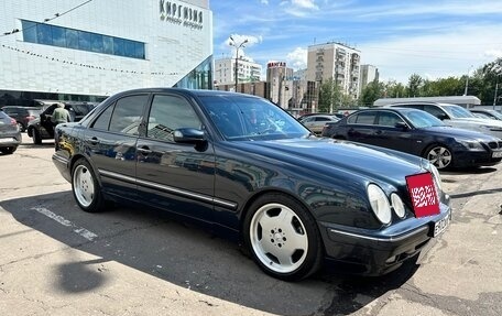 Mercedes-Benz E-Класс, 2001 год, 1 950 000 рублей, 2 фотография