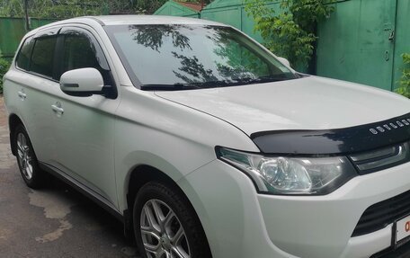 Mitsubishi Outlander III рестайлинг 3, 2013 год, 1 600 000 рублей, 2 фотография