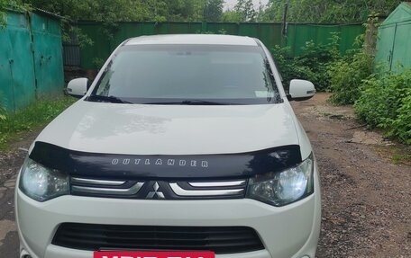 Mitsubishi Outlander III рестайлинг 3, 2013 год, 1 600 000 рублей, 4 фотография