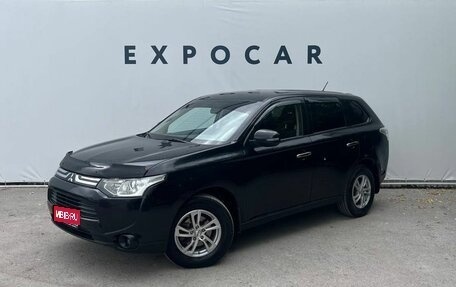 Mitsubishi Outlander III рестайлинг 3, 2013 год, 1 570 000 рублей, 1 фотография