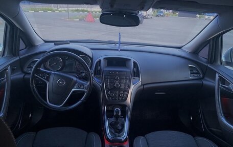 Opel Astra J, 2011 год, 620 000 рублей, 3 фотография