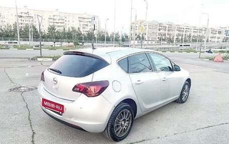 Opel Astra J, 2011 год, 620 000 рублей, 2 фотография