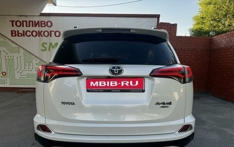 Toyota RAV4, 2018 год, 3 180 000 рублей, 7 фотография