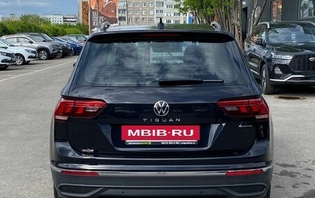 Volkswagen Tiguan II, 2021 год, 2 395 000 рублей, 3 фотография