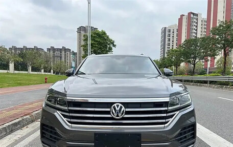 Volkswagen Touareg III, 2019 год, 4 017 000 рублей, 2 фотография