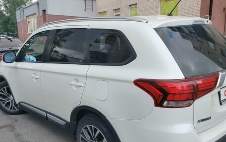 Mitsubishi Outlander III рестайлинг 3, 2016 год, 1 580 000 рублей, 5 фотография