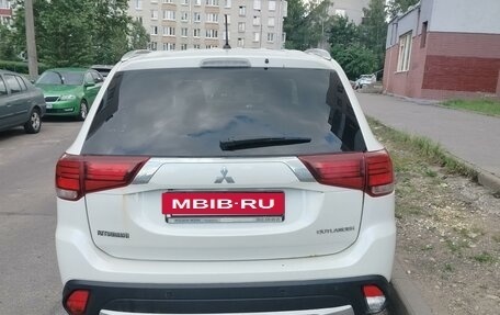 Mitsubishi Outlander III рестайлинг 3, 2016 год, 1 580 000 рублей, 4 фотография