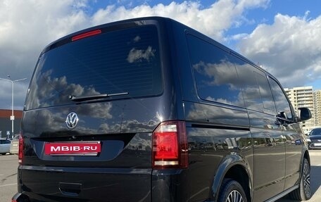 Volkswagen Multivan T6 рестайлинг, 2018 год, 5 600 000 рублей, 12 фотография