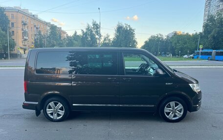 Volkswagen Multivan T6 рестайлинг, 2016 год, 4 600 000 рублей, 2 фотография