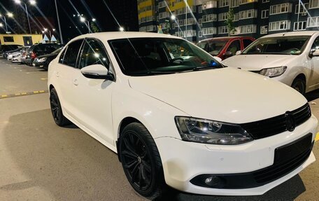 Volkswagen Jetta VI, 2013 год, 1 180 000 рублей, 2 фотография