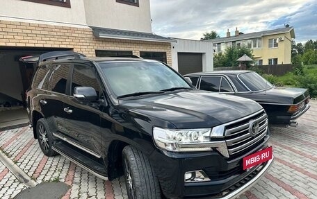Toyota Land Cruiser 200, 2017 год, 9 000 000 рублей, 2 фотография