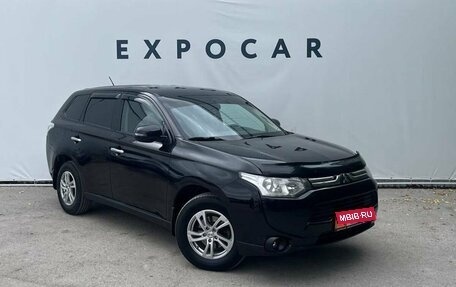 Mitsubishi Outlander III рестайлинг 3, 2013 год, 1 570 000 рублей, 3 фотография