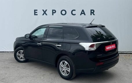 Mitsubishi Outlander III рестайлинг 3, 2013 год, 1 570 000 рублей, 5 фотография