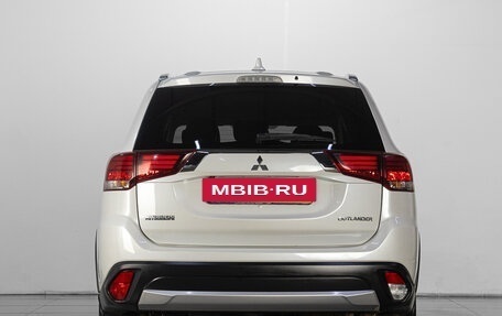 Mitsubishi Outlander III рестайлинг 3, 2017 год, 2 399 000 рублей, 5 фотография