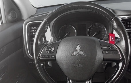 Mitsubishi Outlander III рестайлинг 3, 2017 год, 2 399 000 рублей, 9 фотография